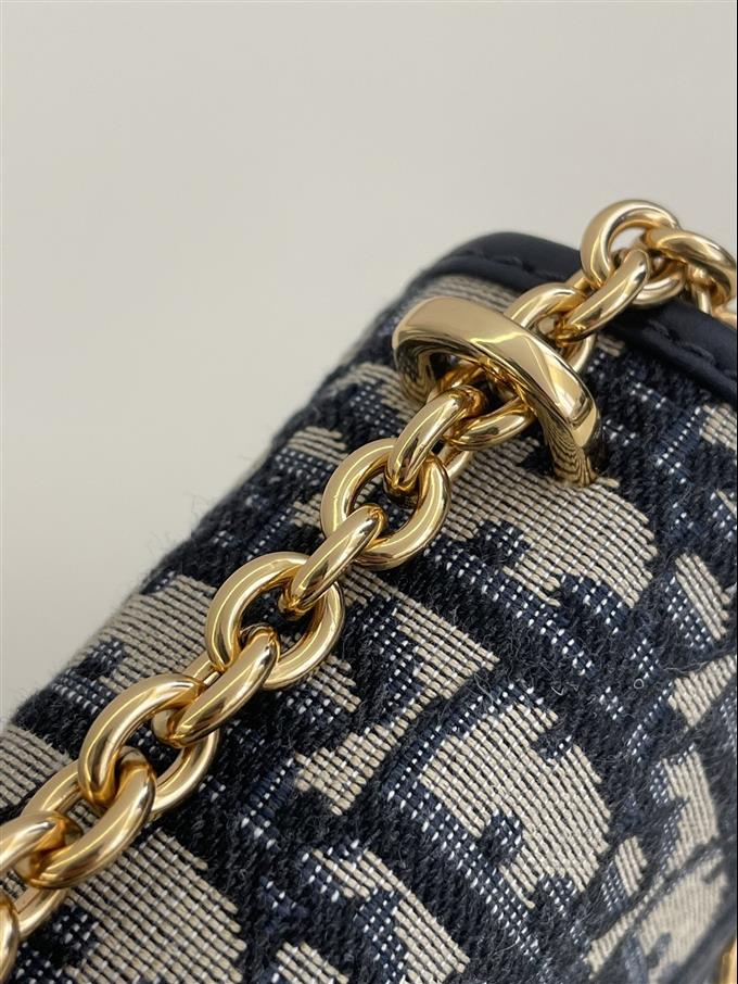 2025228Y580P204643857