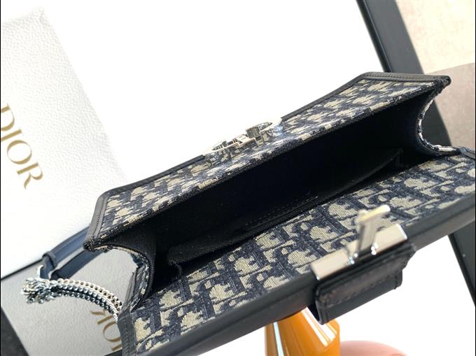 2025228Y600P204616696