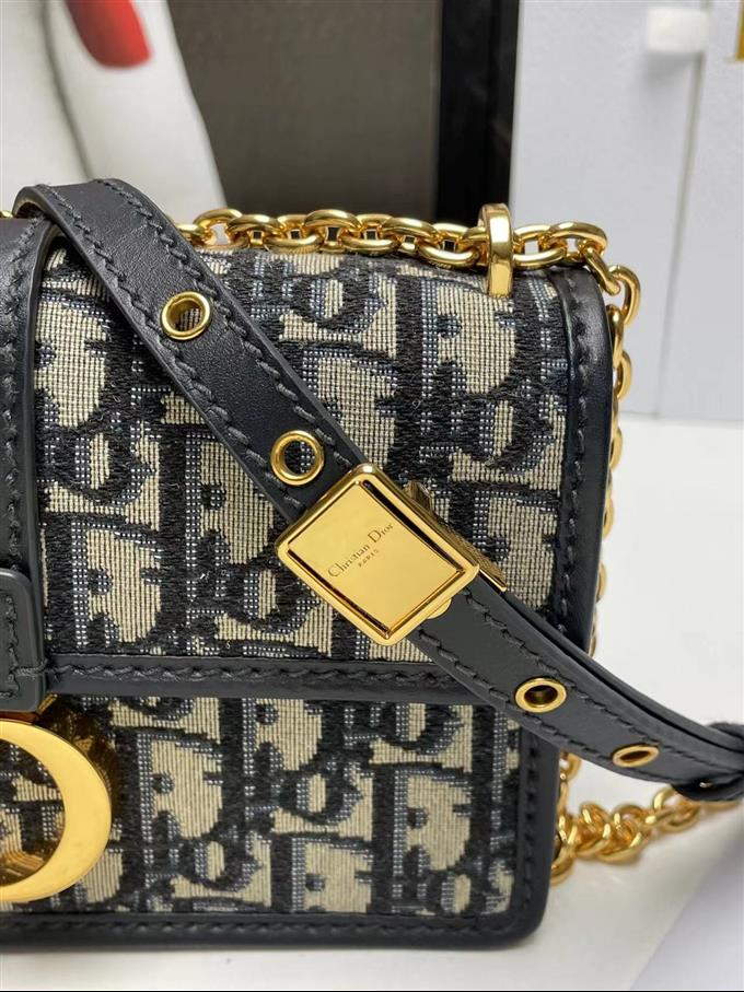 2025228Y600P204621959