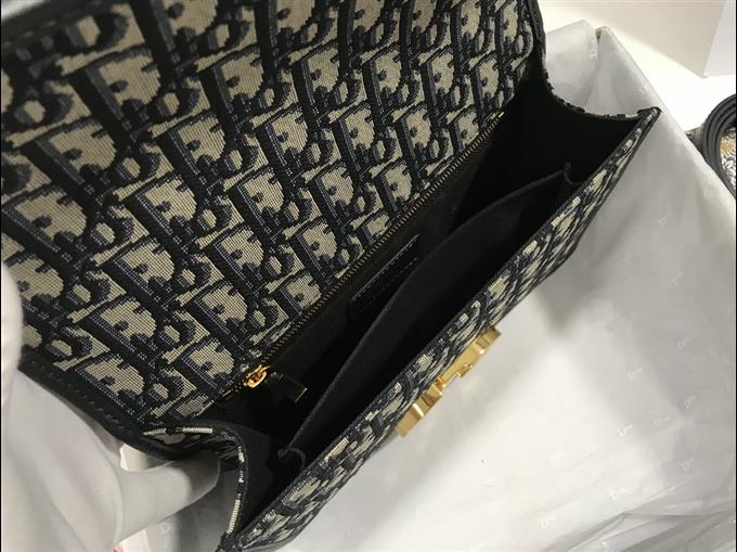 2025228Y600P204623415