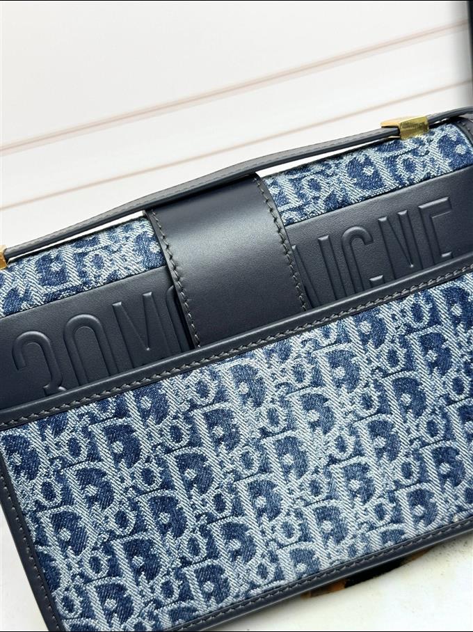 2025228Y600P204644184