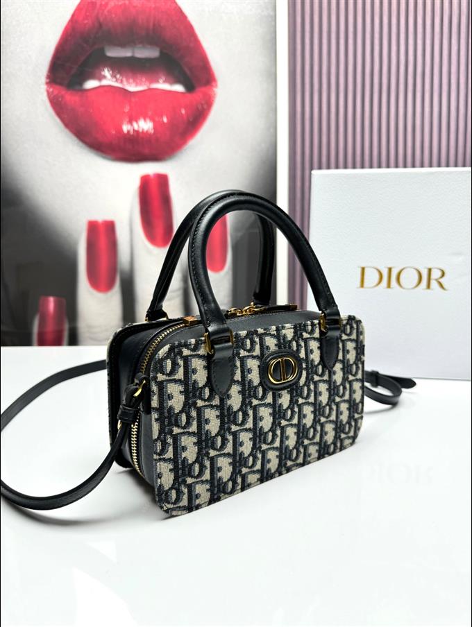 2025228Y600P204644403