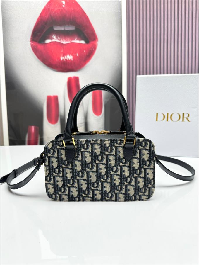 2025228Y600P204644419