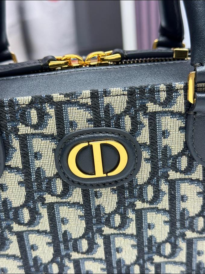 2025228Y600P204644435