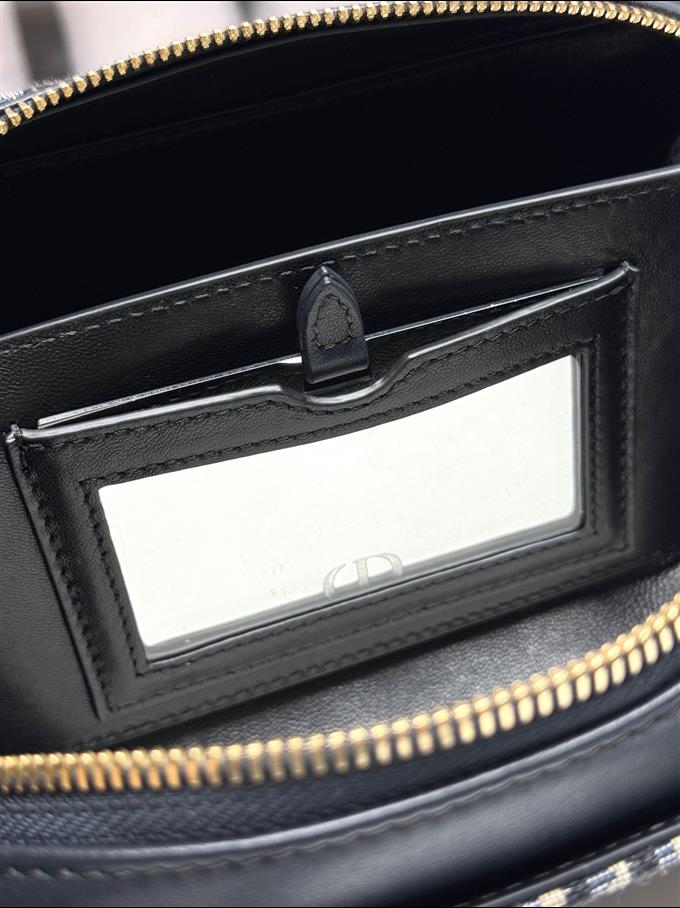 2025228Y600P204644497