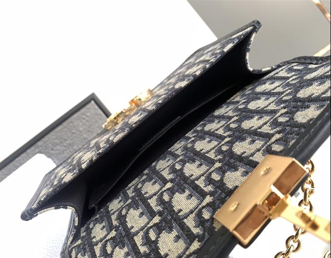 2025228Y600P204644923