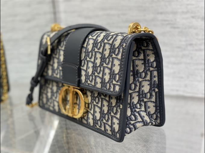 2025228Y600P204645300