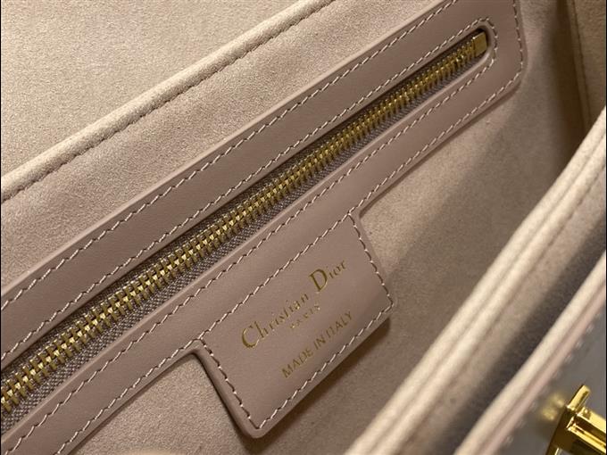 2025228Y650P204624692