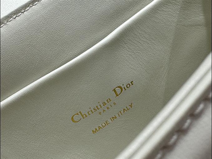 2025228Y750P204627107