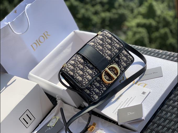 2025228Y750P20464016