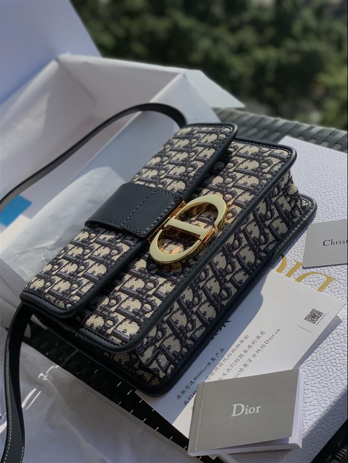 2025228Y750P20464048