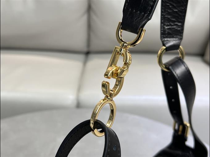 2025228Y1000P223111584