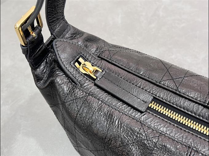 2025228Y1000P223111695