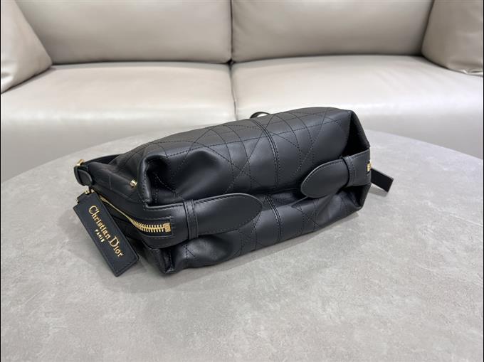 2025228Y1000P223111819