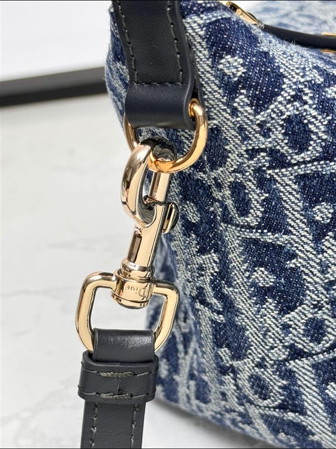 2025228Y500P22515689