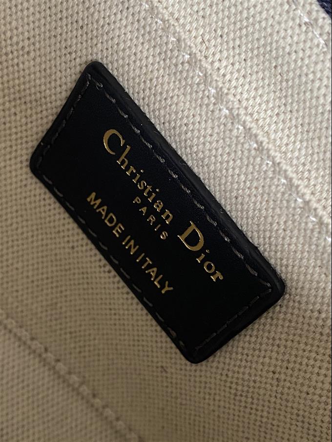 2025228Y600P221650178