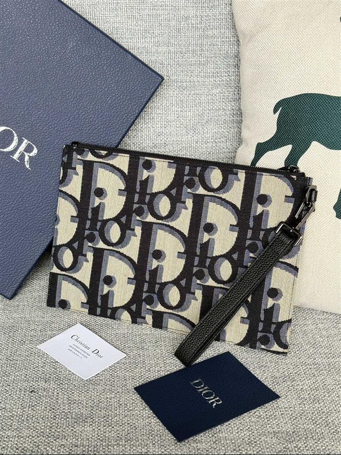 2025228Y270P212045563