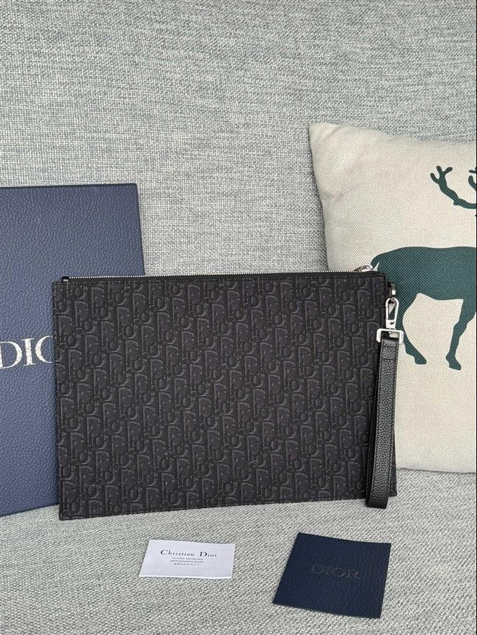 2025228Y270P212045701