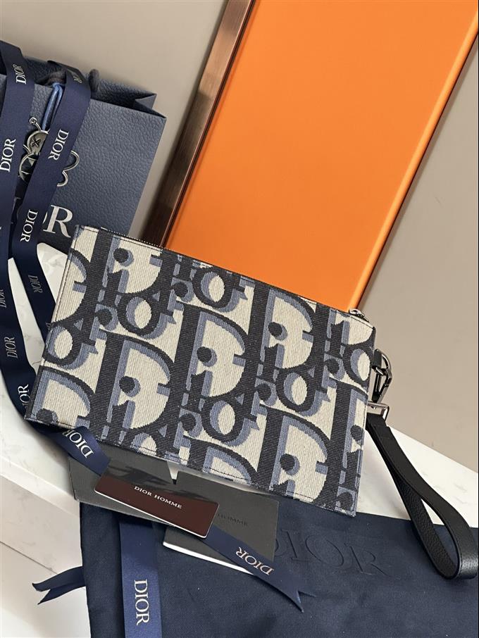 2025228Y350P211146689