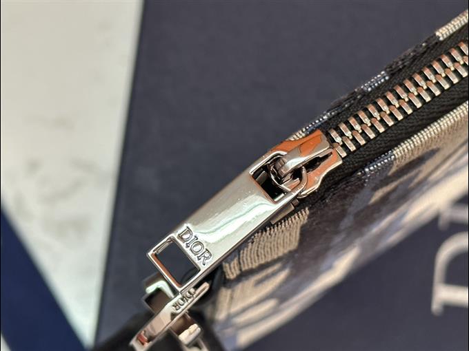 2025228Y350P211146751