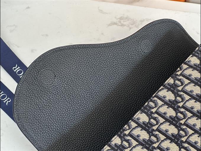 2025228Y400P211146194