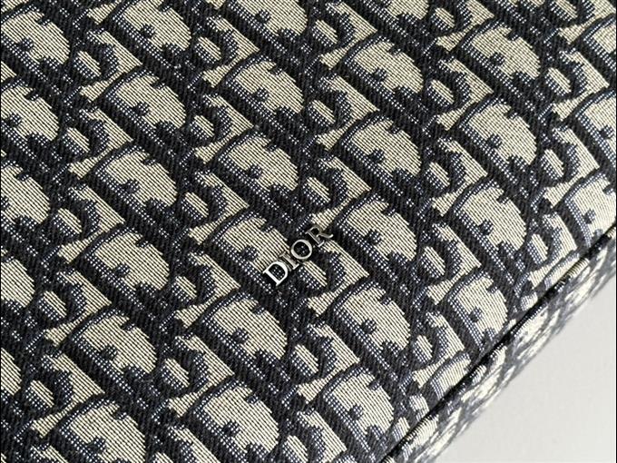 2025228Y550P211946633