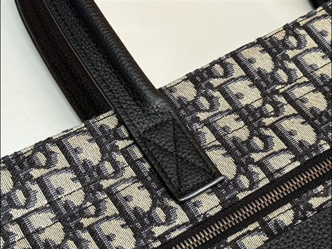 2025228Y550P211946681