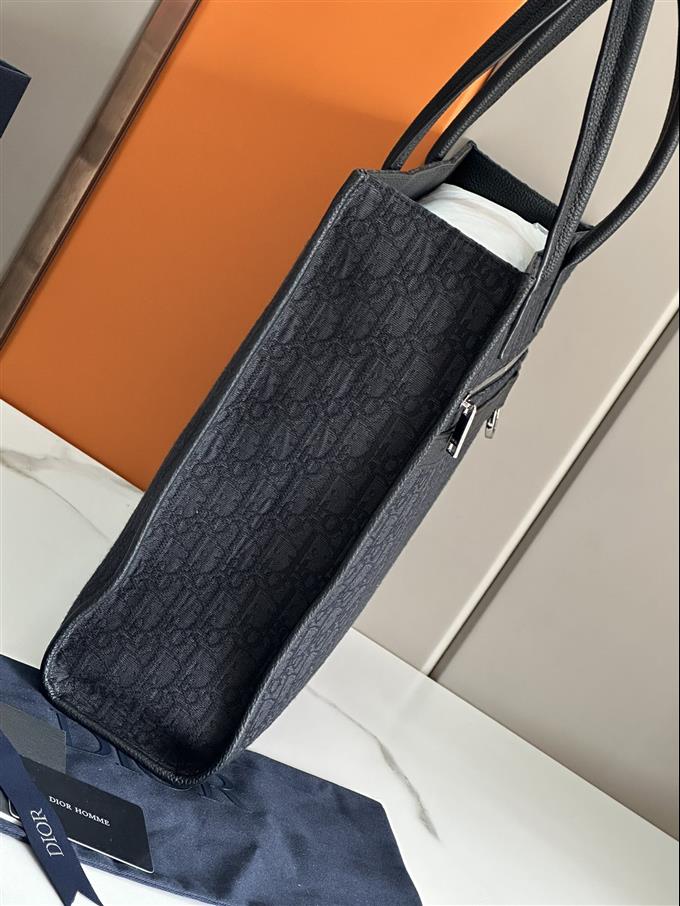 2025228Y550P211946728