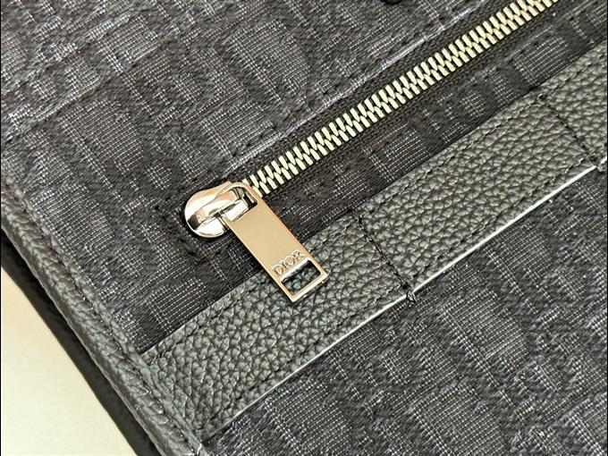 2025228Y550P211946791