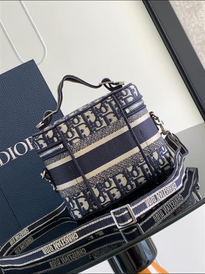 2025228Y550P215623221