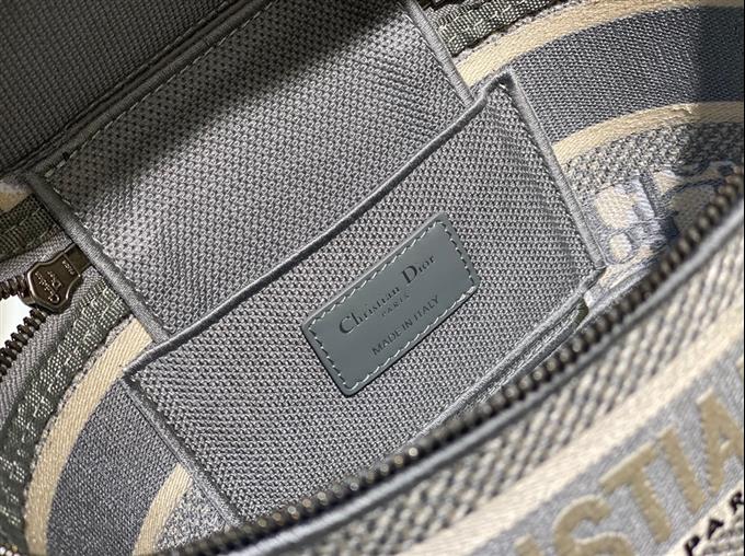 2025228Y550P215623595