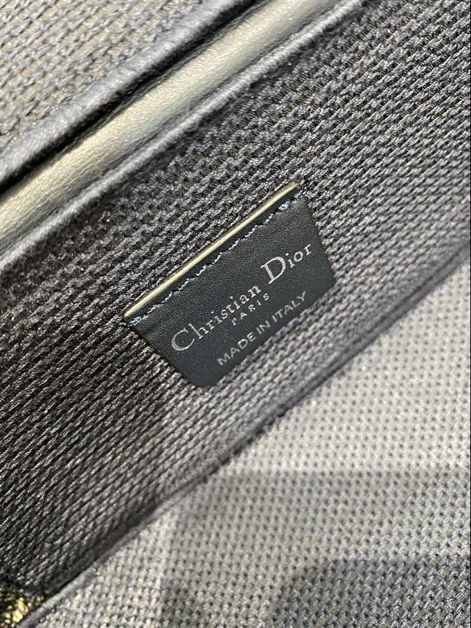 2025228Y550P215623737