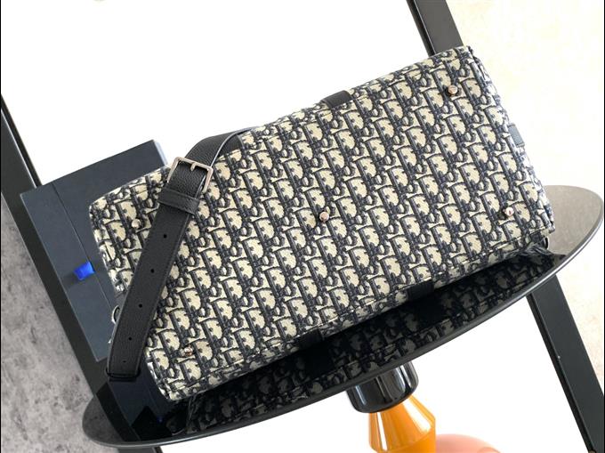 2025228Y560P20314579