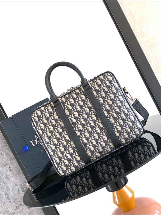 2025228Y570P221112881