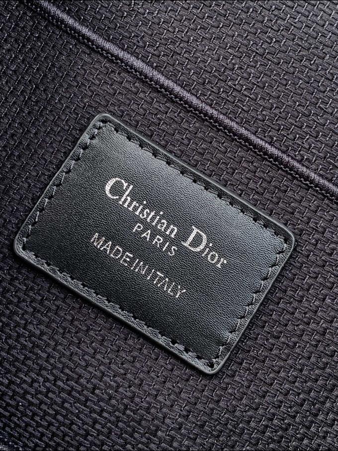 2025228Y600P215624443