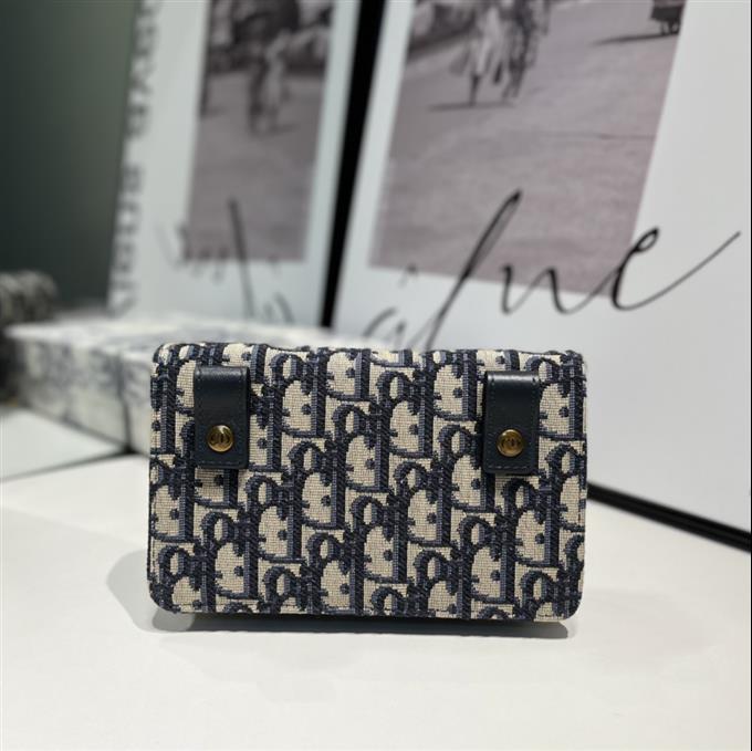 2025228Y280P21233772