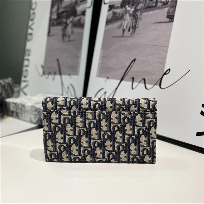 2025228Y300P21234165