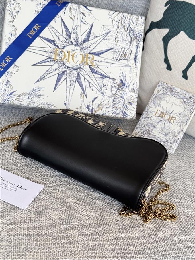 2025228Y370P212257390