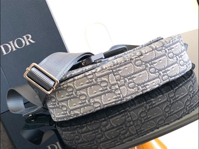 2025228Y550P21225860