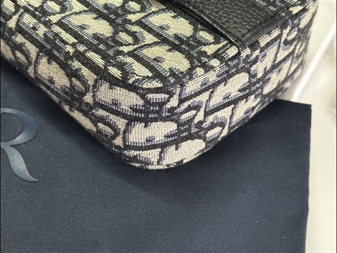 2025228Y550P212316257