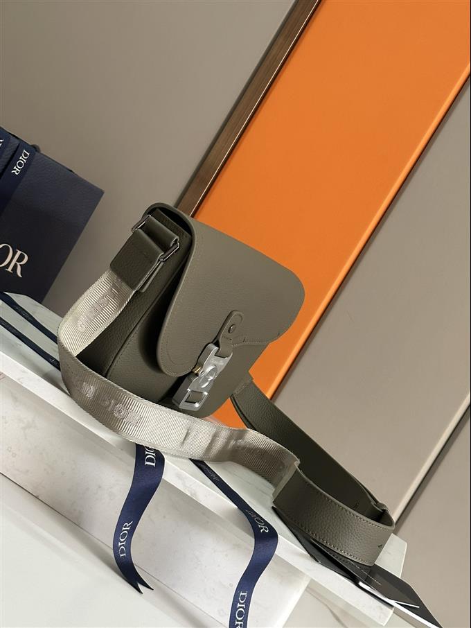 2025228Y550P212316352