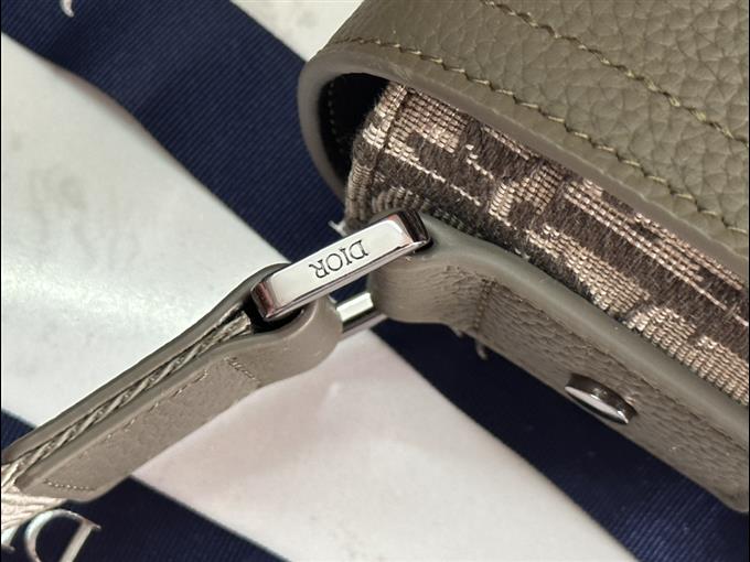 2025228Y550P212316557