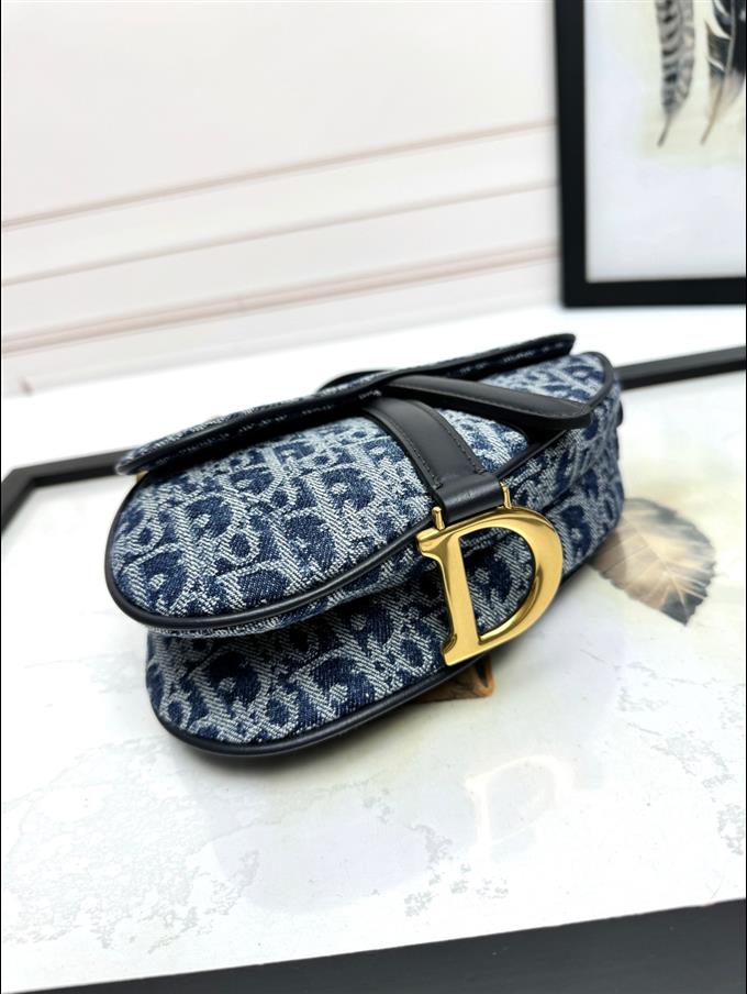 2025228Y550P21235464