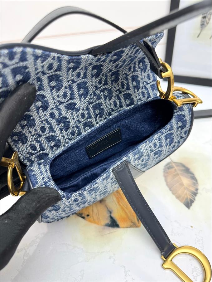 2025228Y550P21235479