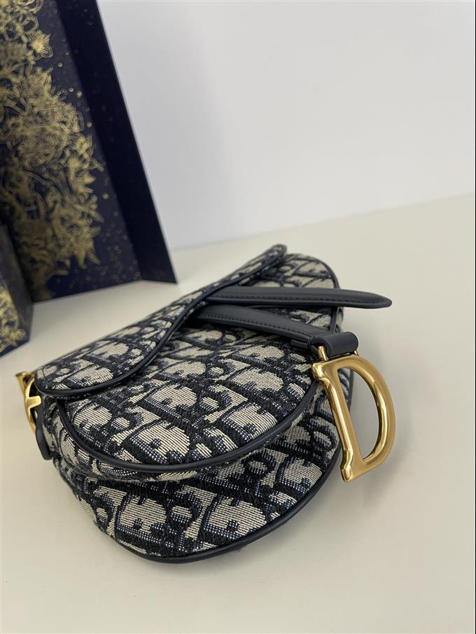 2025228Y550P21235904