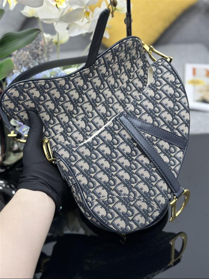 2025228Y550P21236485