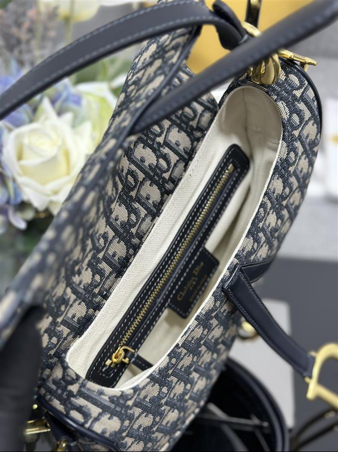 2025228Y550P21236500