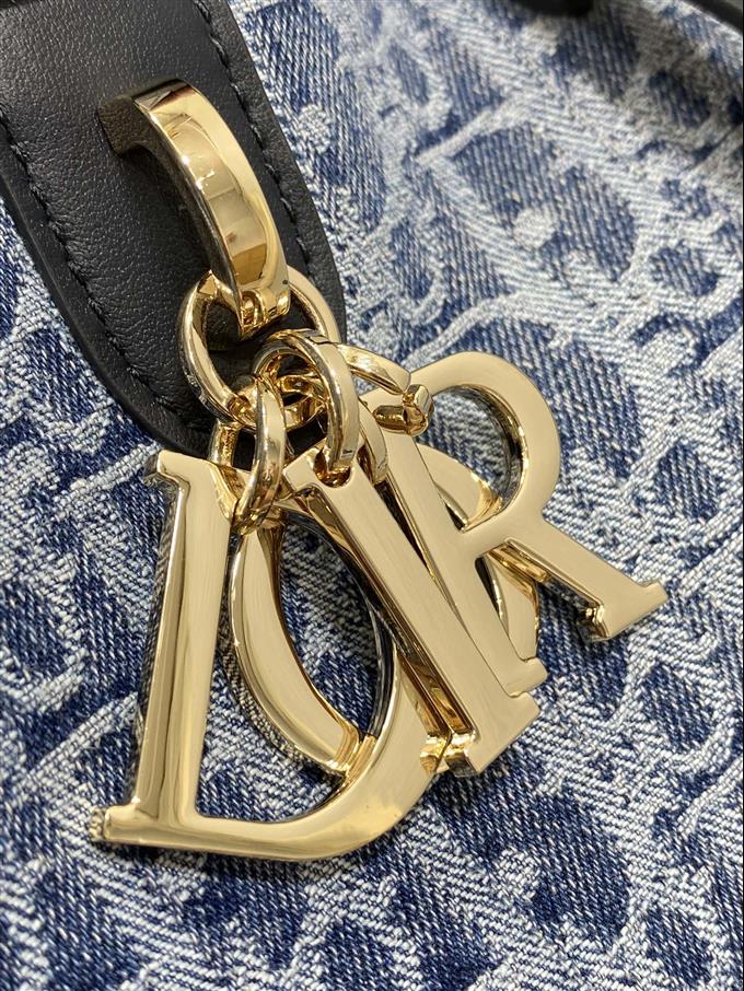 2025228Y750P212639885