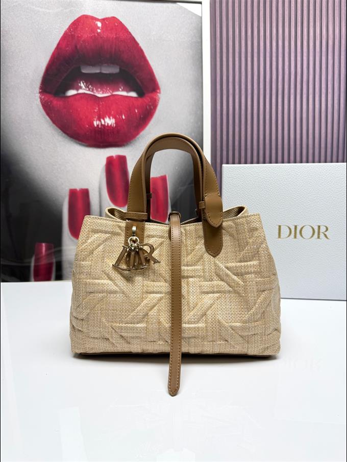 2025228Y750P212645184