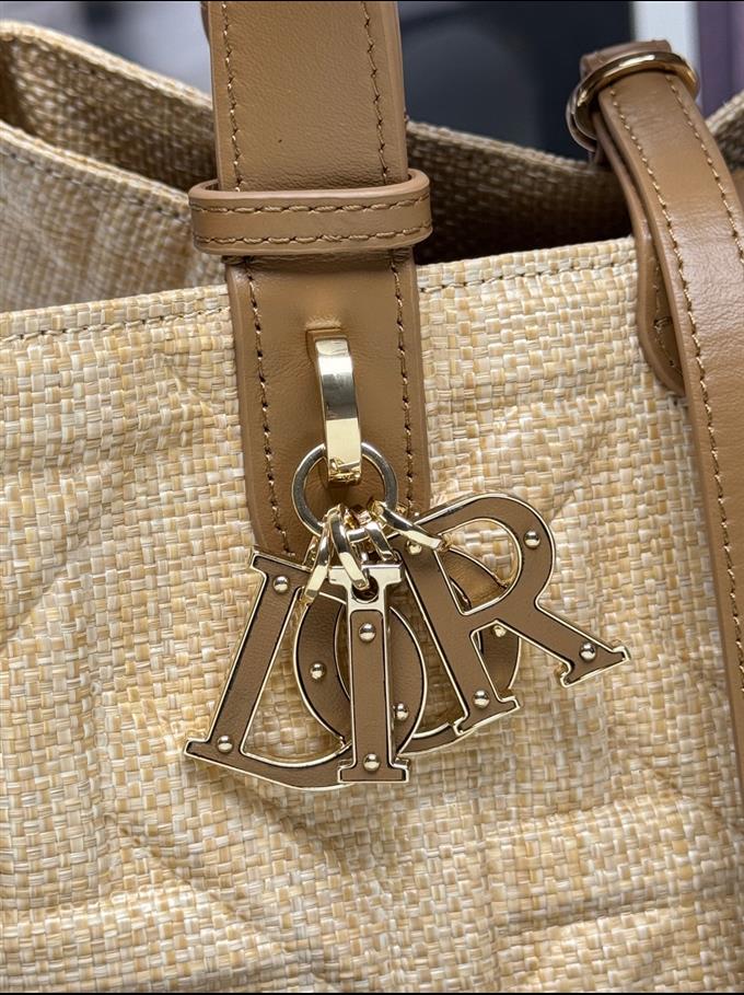 2025228Y750P212645200